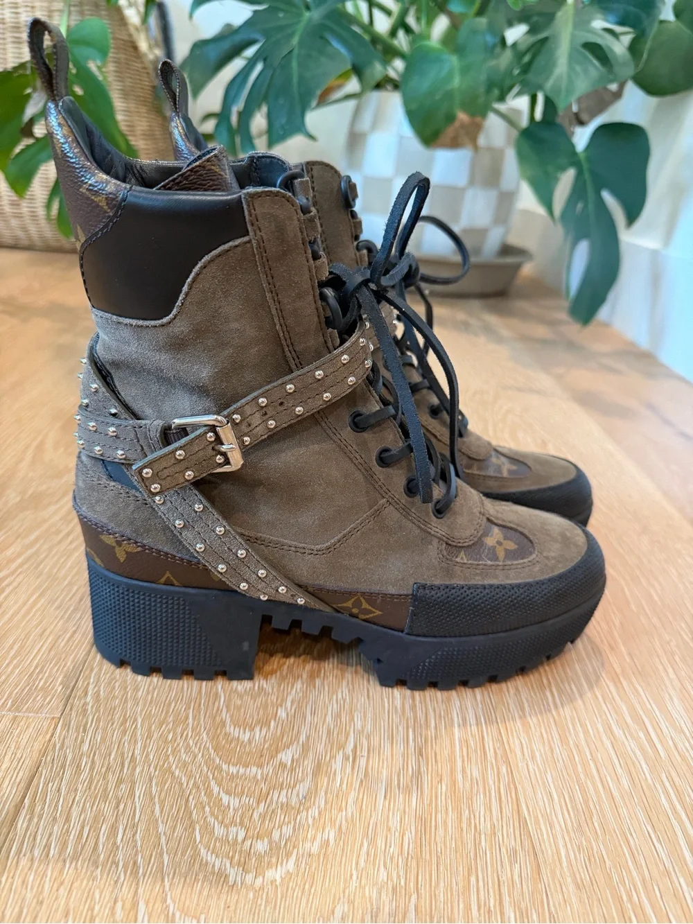Louis Vuitton • Laureate Boot